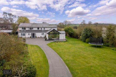 5 bedroom detached house for sale