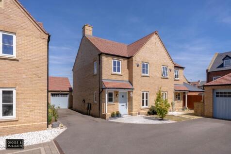 3 bedroom semi-detached house for sale