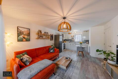 1 bedroom ground floor flat for sale