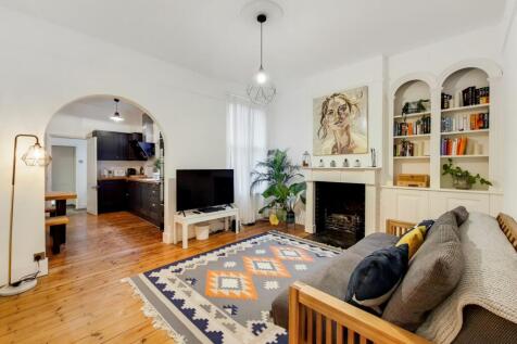 Littlebury Road, London, SW4 1 bed maisonette for sale