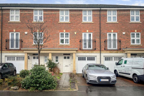 4 bedroom terraced house for sale