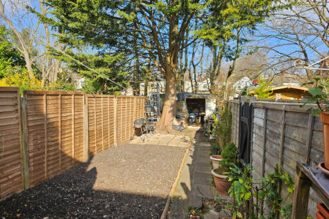 Brighton Road, Watford WD24 5HW 2 bed terraced house for sale