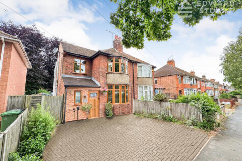 4 bedroom semi-detached house for sale