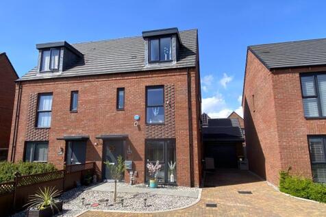 4 bedroom semi-detached house for sale