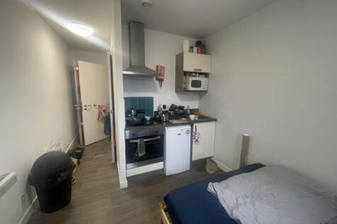 Studio flat for sale