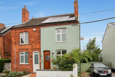 2 bedroom semi-detached house for sale