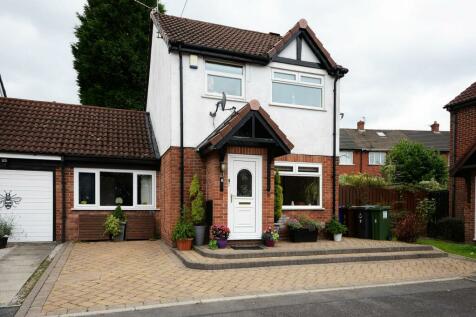 3 bedroom link detached house for sale