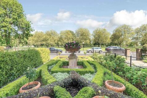 Kings Road, Windsor, Berkshire 3 bed townhouse for sale