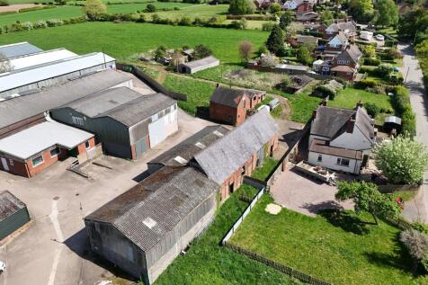 Common Lane, Stafford ST17 3 bed barn conversion for sale