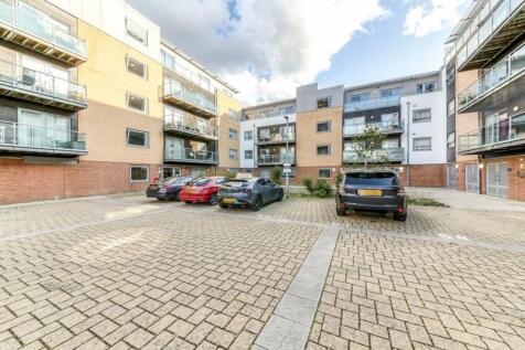 Talbot Close, Mitcham, CR4 2 bed apartment for sale