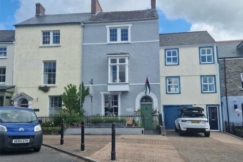 6 bedroom terraced house for sale