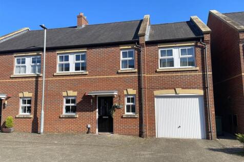 4 bedroom semi-detached house for sale