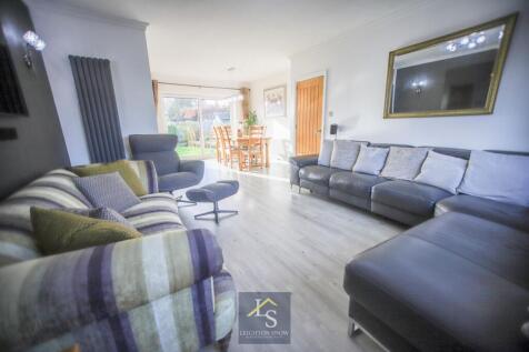 4 bedroom detached bungalow for sale