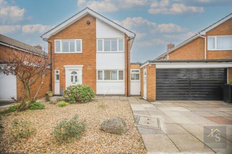 4 bedroom link detached house for sale