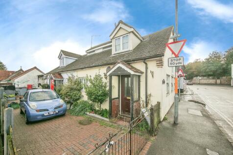 1 bedroom semi-detached house for sale