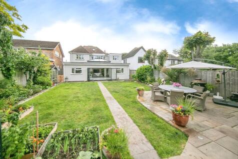 6 bedroom detached house for sale