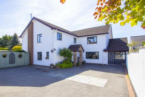 6 bedroom detached house for sale