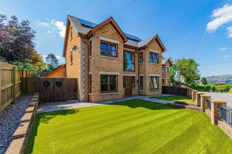 6 bedroom detached house for sale