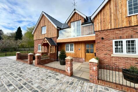 Castle Street, Monmouthshire  NP15 2 bed terraced house for sale