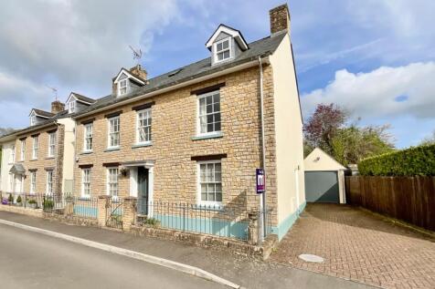 Barons Court, Usk NP15 6 bed detached house for sale