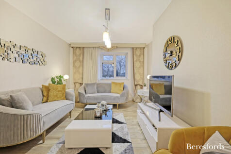 Bell Avenue, Romford, RM3 1 bed apartment for sale