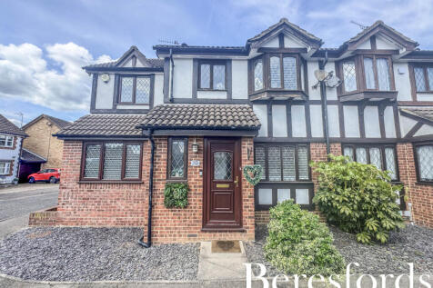 4 bedroom end of terrace house for sale
