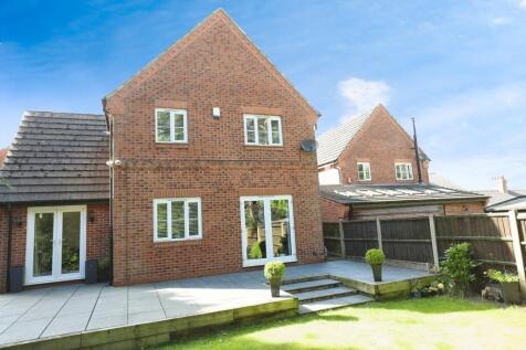 4 bedroom detached house for sale