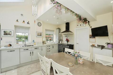 4 bedroom semi-detached house for sale
