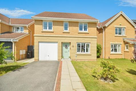 4 bedroom detached house for sale