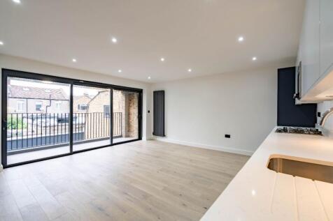 Clinton Road, Forest Gate, E7 3 bed apartment for sale
