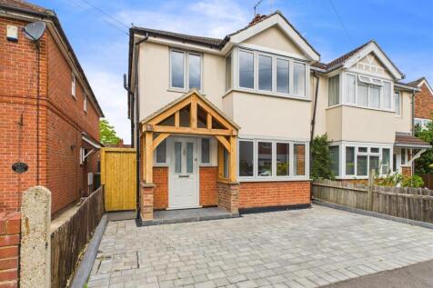 4 bedroom semi-detached house for sale