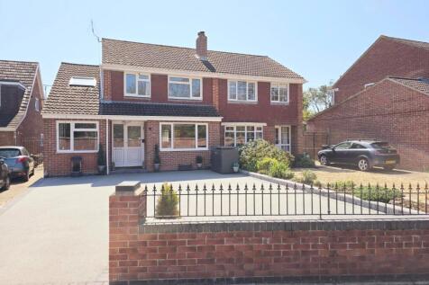 4 bedroom semi-detached house for sale