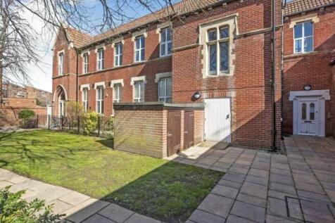 Old Commercial Road, Hampshire PO1 2 bed flat for sale