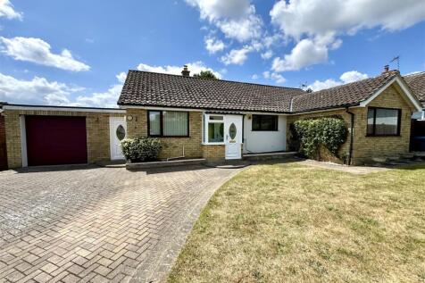 Michaels Mount, Little Bealings IP13 4 bed detached bungalow for sale