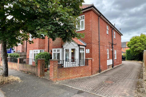 Penfold Road, Felixstowe IP11 2 bed apartment for sale