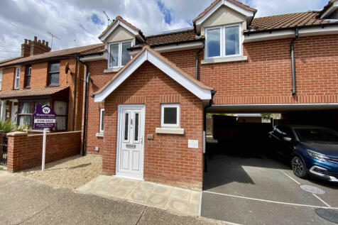 Chester Road, Felixstowe, IP11 2 bed semi