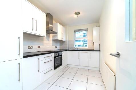 Viceroy Court, 36 Dingwall Road... 2 bed apartment for sale