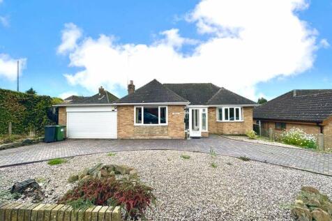 2 bedroom detached bungalow for sale