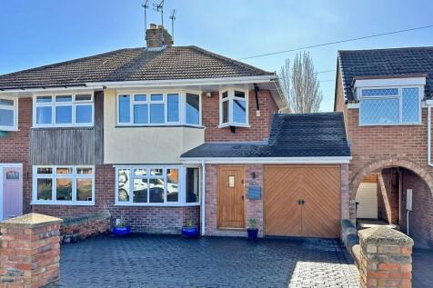 Kirkstone Crescent, Wombourne, WV5 3 bed semi