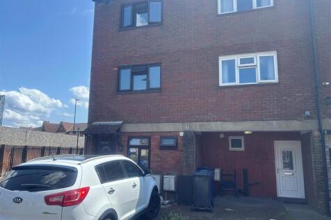 Western Road, Southall UB2 3 bed terraced house for sale