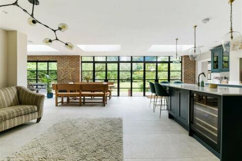 Pit Lane, Edenbridge TN8 5 bed detached house for sale