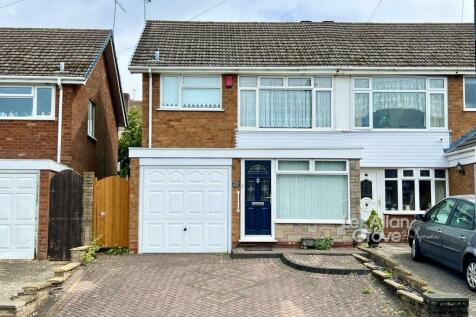 3 bedroom semi-detached house for sale