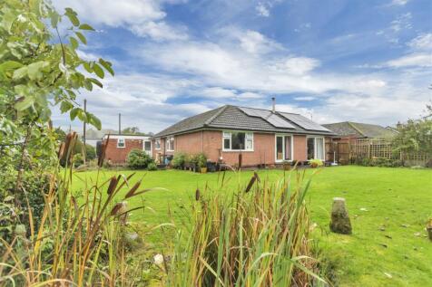Ashburnham, Carreghofa Lane, Llanymynech 3 bed detached bungalow for sale