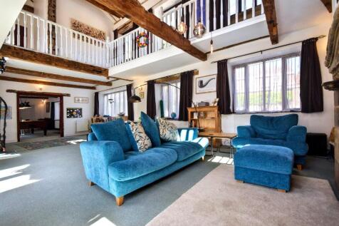 6 bedroom detached house for sale