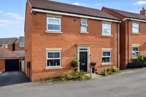 Beecher Drive, Wakefield, West Yorkshire 4 bed detached house for sale