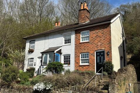 Godalming  * No Onward Chain* 1 bed house for sale