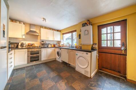 8 Sandes Avenue 2 bed terraced house for sale
