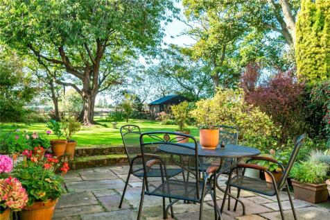 5 bedroom link detached house for sale