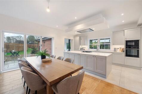 4 bedroom semi-detached house for sale