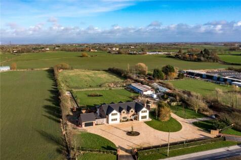 5 bedroom detached house for sale